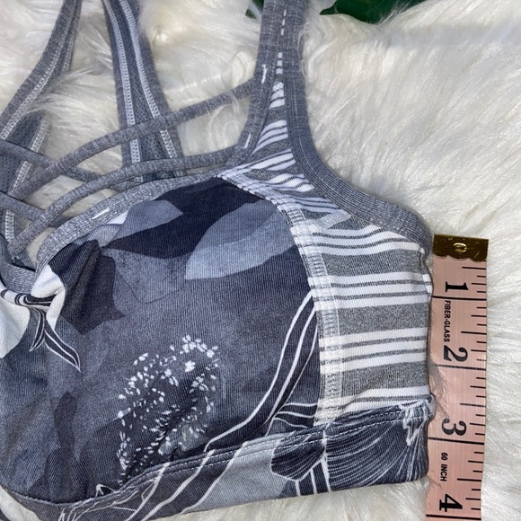 Athleta Gray Floral Strappy Front Sports Bra. Size XS - Picture 7 of 13
